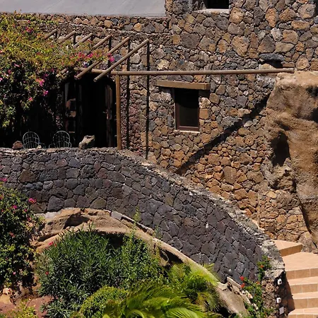 Castillo Lanzarote Sophie - Luxury -sleep In A Volcanic Cave With Heated Pool