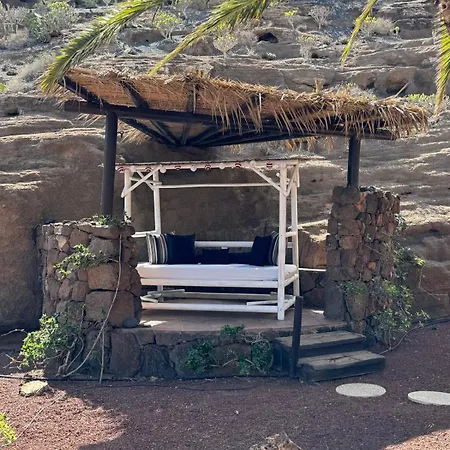 빌라 Castillo Lanzarote Sophie - Luxury -sleep In A Volcanic Cave With Heated Pool *