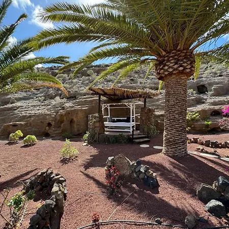 Castillo Lanzarote Sophie - Luxury -sleep In A Volcanic Cave With Heated Pool 티아즈